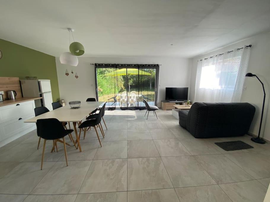 Au Moryllon Villa Lompnas Buitenkant foto